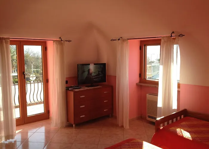 شقة Bebe' فيكو إيكوينس