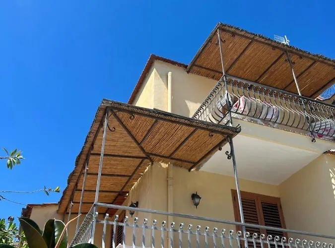 Bebe' شقة فيكو إيكوينس