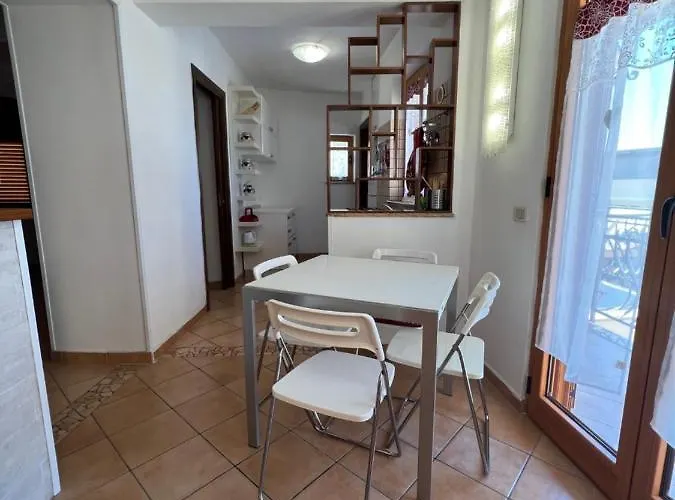 شقة Bebe' فيكو إيكوينس